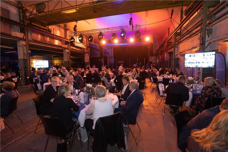 Autohaus Heinemann: 75 plus zwei Jahre Tradition In der Schlosserei am Rammelsberg in Goslar feiert das Autohaus Heinemann 77 Jahre. Fotos: Privat