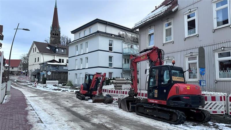 In der Schmiedestraße sind zumindest die Bagger wieder angerückt. Arbeiten werden sie aber frühestens in der kommenden Woche.