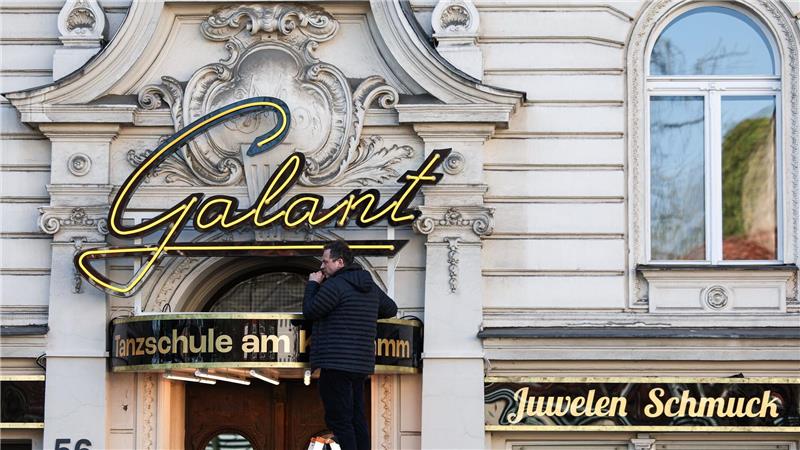 „Ku’damm“-Kultserie: Neue Folgen kommen 2026 In der Serie geht es wieder um die Tanzschule „Galant“.