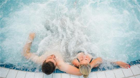 In der Sole-Therme können die Gäste entspannen. Am 10. August gibt es dazu auch noch besondere Wellness-Angebote.
