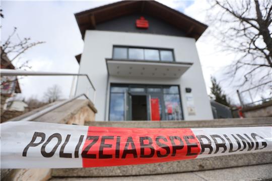 In der Sparkasse in Schierke wurde der Geldautomat gesprengt. Foto: Matthias Bein