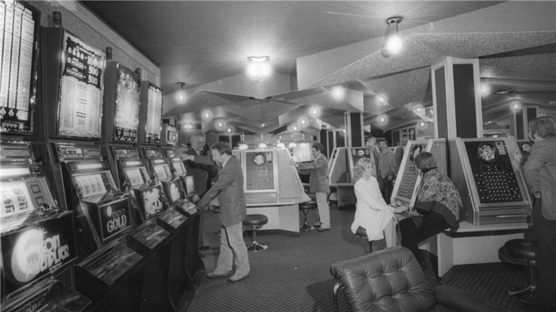 Wie waren Bad Harzburgs Sommer in den 80ern? In der Spielbank-Dependance in der Stadtmitte herrscht in den 80ern buntes Treiben.