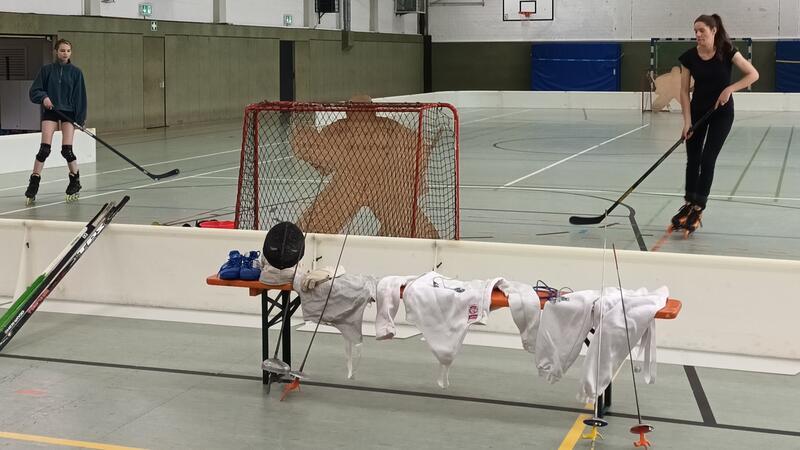 Sommersportfest der TU Clausthal macht der EM Konkurrenz In der Sporthalle werden Sportarten wie Fechten, Floorball oder Inlineskaterhockey angeboten.