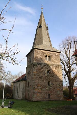 Kirche bei Sonnenschein 