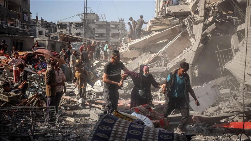 In der Stadt Gaza starben Berichten zufolge 14 Menschen einer Familie.