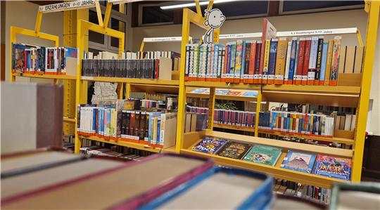 In der Stadtbibliothek Alter Bahnhof läuft am Freitag ein Teil des Programms zur Nacht der Bibliotheken.
