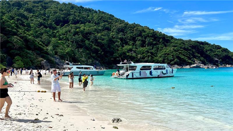Trauminseln in Thailand schließen für fünf Monate In der Trockenzeit tummeln sich jeden Tag Touristen an den schneeweißen Stränden der Similan Islands. (Archivbild)