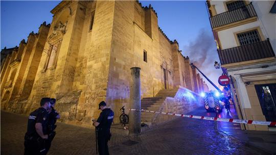 In der berühmten Kathedrale von Córdoba brach am Freitagabend ein Feuer aus.