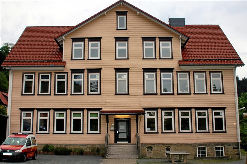 In der ehemaligen Grundschule Wildemann soll eine Freie Schule entstehen. Dort eine Außenstelle von Bredelem zu errichten, könnte schwierig werden.  Archivfoto: Knoke