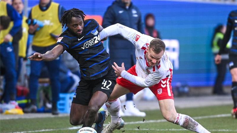 Hertha blamiert sich bei Schlusslicht Regensburg In der ersten Hälfte war Regensburg der Hertha deutlich überlegen.