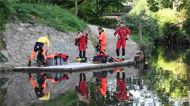 In der französischen Stadt Rennes wurde ein lebloser elf Jahre alter Junge im Uferbereich eines Flusses entdeckt.
