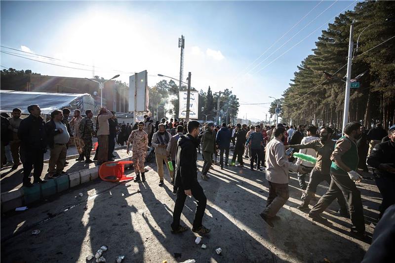 Rund 100 Tote nach Anschlag im Iran In der iranischen Stadt Kerman wurden iranischen Staatsmedien zufolge mehr als hundert Menschen durch Explosionen getötet. Sie pilgerten anlässlich des Todestags des Generals Ghassem Soleimani zu dessen Grab.