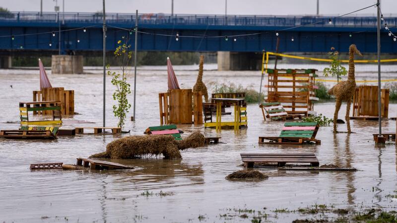 Regen ohne Ende: Nachbarländer rüsten sich vor Hochwasser In der kroatischen Hauptstadt Zagreb ist die Save über die Ufer getreten.