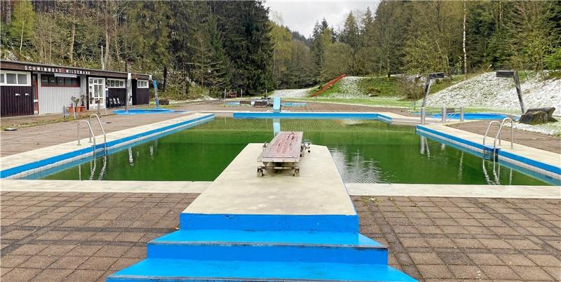 Spiegelbad in Wildemann startet im Juni in die Saison In der vorigen Woche ist das Spiegelbad nicht nur symbolisch sondern auch wettertechnisch nochmals in die Winterpause abgetaucht. Jetzt macht der Verein das traditionsreiche Bad bis zum Juni startklar für die Saison. Foto: Nachtweyh