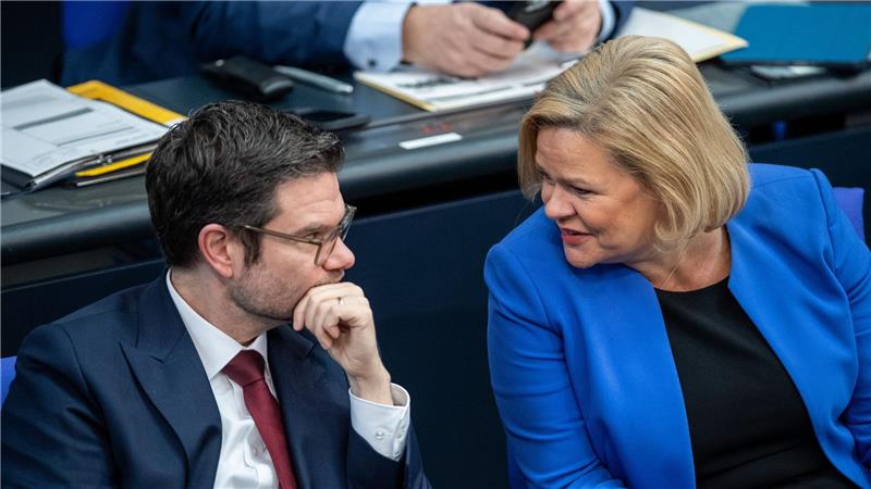 Leibliche Väter sollen Rechte besser geltend machen können In der zurückliegenden Wahlperiode hatten Justiz- und Innenministerium einen Entwurf zu Scheinvaterschaften erarbeitet. (Archivfoto)