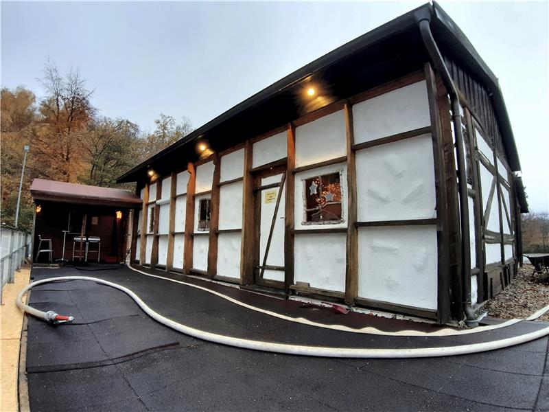 Die Bad Harzburger Frei-Eisbahn öffnet am 19. November In die Hütte können sich Gäste zum Aufwärmen zurückziehen. Foto: Potthast