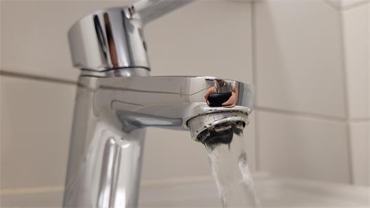 Ein Wasserhahn.