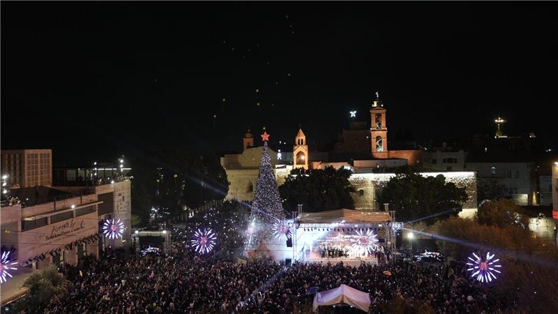Beeindruckende Weihnachtsbäume aus aller Welt In diesem Jahr steht wieder ein Weihnachtsbaum auf dem Krippenplatz neben der Geburtskirche in der Stadt Bethlehem, die traditionell als Geburtsort von Jesus Christus gilt.