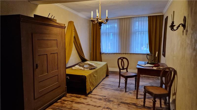 Das Bild zeigt das Zimmer in dem Goethe während seiner Harzreise im Dezember 1777 übernachtete. Das Zimmer befindet sich im Goethehaus, welches Achim Kapelle authentisch an die Goethe-Zeit angepasst renoviert.