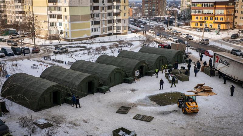 In diesen Zelten sollen sich Kiewer aufwärmen, deren Häuser ohne Heizung sind. 