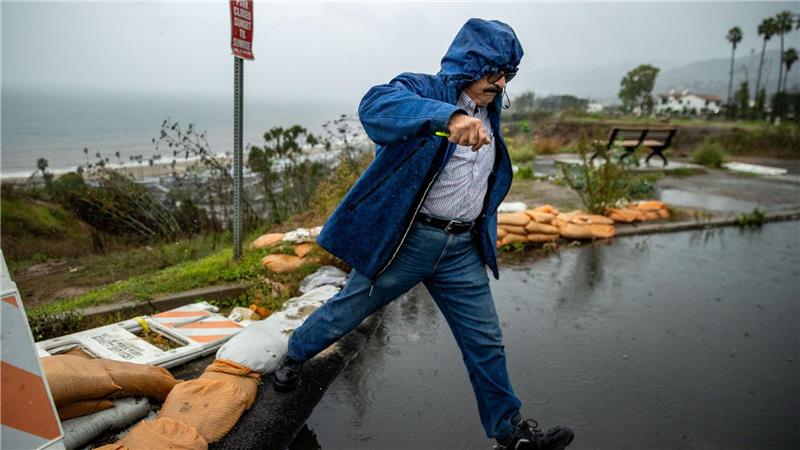 Mindestens zwei Tote bei Regenstürmen in Kalifornien In ehemaligen Brandgebieten drohten Erdrutsche und Schlammlawinen.