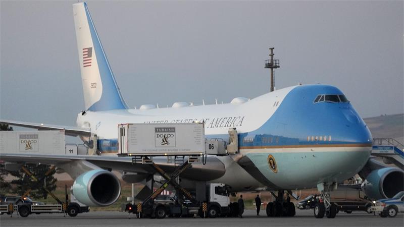 In einem Catering-Container wurde Trump in eine andere Maschine gebracht. (Archivbild)