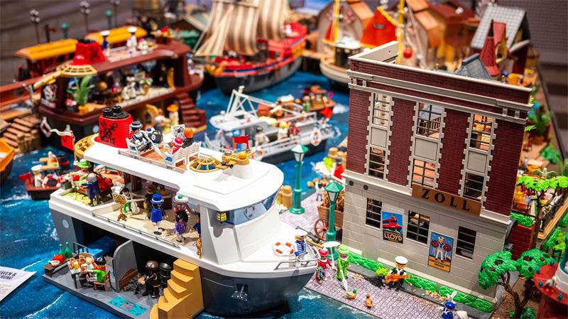 5.000 Playmobil-Figuren erzählen Bremens Geschichte In einem Diorama wird die Geschichte der Auswanderung von Millionen von Menschen über Bremerhaven erzählt.