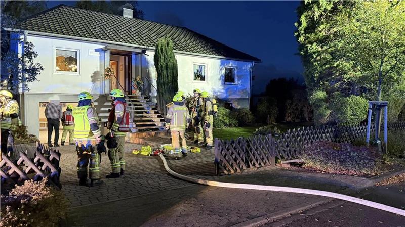 Großaufgebot in Heißum: Zwei Feuerwehreinsätze am Samstagmorgen In einem Einfamilienhaus musste ein Kleinbrand im Keller gelöscht werden.