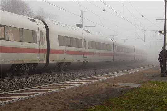 In einem ICE gab es im November 2021 zwischen Regensburg und Nürnberg eine Messerattacke auf mehrere Fahrgäste.