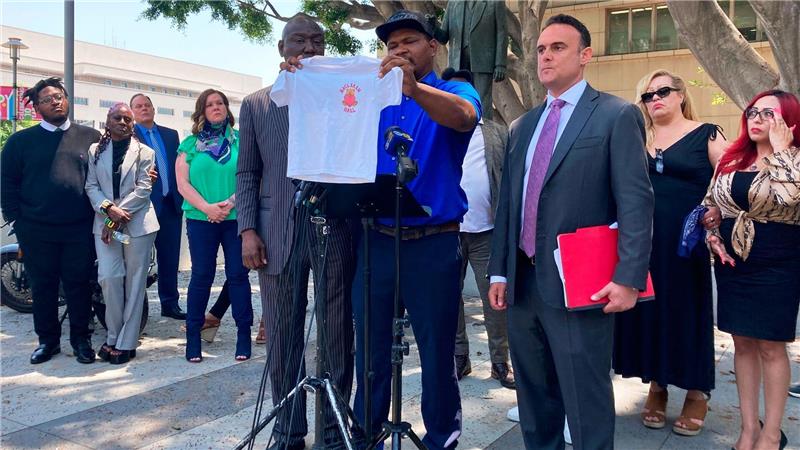 In einem Mammut-Vergleich hat der Kreis Los Angeles eingewilligt, vier Milliarden Dollar an Opfer von sexuellem Missbrauch in Jugendanstalten und Kinderheimen zu zahlen.