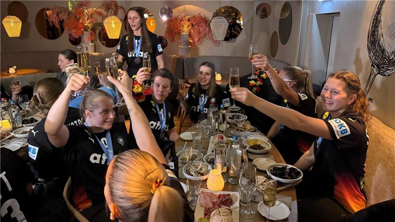 In einem Restaurant im Zentrum von Rotterdam wurde gefeiert. 