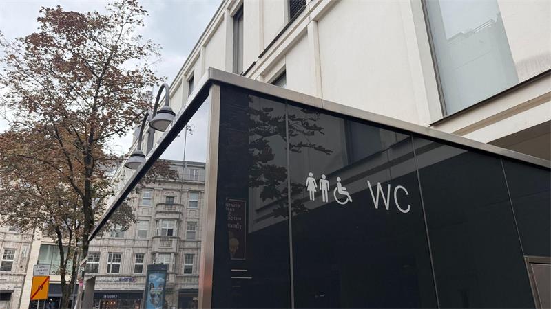 In einem Zeitraum von drei Jahren waren allein für die Bewachung der Toilette 334.000 Euro fällig.