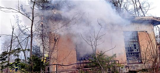 In einem abgelegenen Gebäude auf dem Werk-Tanne-Gelände brennt es am Dienstagnachmittag. Foto: Feuerwehr