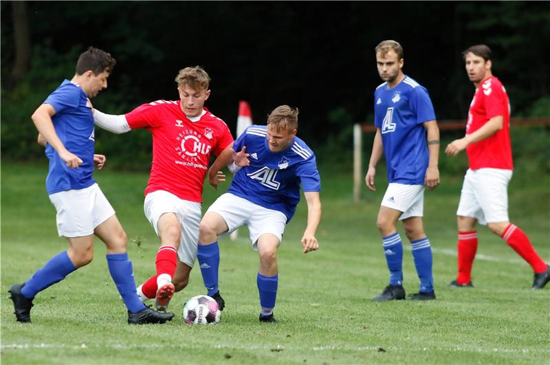 In einem umkämpften Derby schlägt der FC Groß Döhren einen der Meisterschaftsfavoriten der Nordharzliga, den FC Othfresen, auf eigenem Platz mit 3:2 und bleibt dadurch selbst in der Spitzengruppe. Foto: Epping