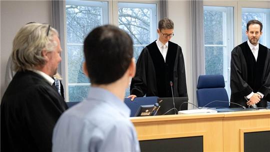 In einem weiteren Prozess um die illegalen Geschäfte bei der Elsflether Werft hat ein ehemaliger Geschäftsführer ein Geständnis abgelegt. 