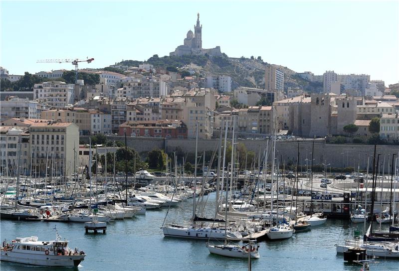 Anwohner in Marseille kämpfen gegen Drogendealer In einer Siedlung in Marseille kämpfen Frauen und Mütter gegen Drogendealer.