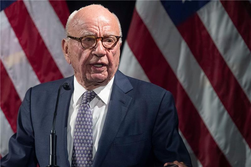 In einer Verleumdungsklage gegen den US-Sender Fox News, der dem einflussreichen Medienunternehmer Rupert Murdoch gehört, geht es um rund 1,6 Milliarden US-Dollar.
