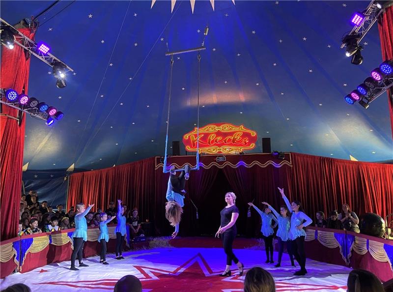 Zirkusprojekt in Langelsheim: Wenn Kinder zu Artisten werden In einer zweistündigen Show präsentierten die Grundschüler ihre Kunststücke. Foto: Müller