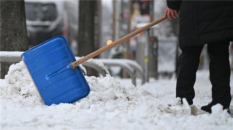 In einigen Regionen Deutschlands hat es in diesem Winter viel geschneit - trotzdem sind die Böden trockener als sonst und das Grundwasser nicht erholt, so Marx. (Archivbild)