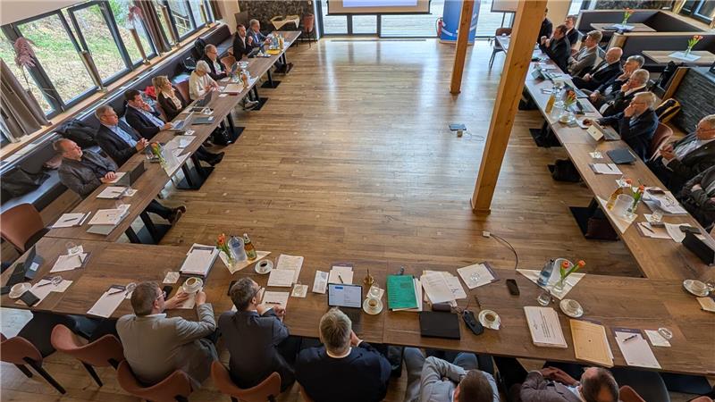 In erster Linie drücken die Landkreise Finanzprobleme. Sie zu lösen, wird schwierig.
