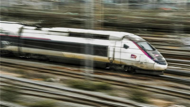 Ein Ticket für die ganze Fahrt – EU will einfache Zugreisen In französischen TGV-Hochgeschwindigkeitszügen haben Reisende einen festen Sitzplatz. (Symbolbild)