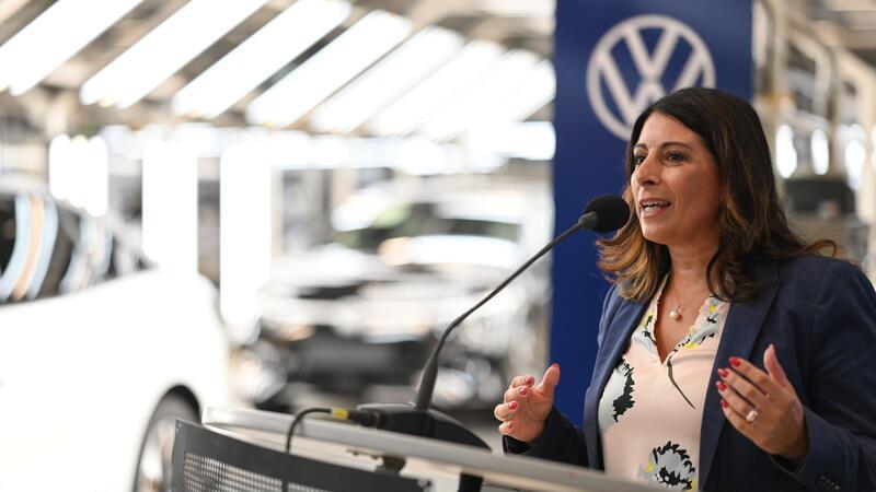 Wer ist die erste Frau an der Spitze des VW-Betriebsrats? In ihrer Funktion als VW-Betriebsratschefin ist Cavallo an der Mitgestaltung der Unternehmensstrategie beteiligt. (Archivbild)