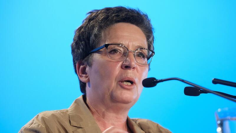 AfD-Europaabgeordnete Limmer verlässt die Partei „In ihrer derzeitigen Verfasstheit ist die AfD auf dem Weg, dass sie keine Rolle mehr spielen wird“: Sylvia Limmer.
