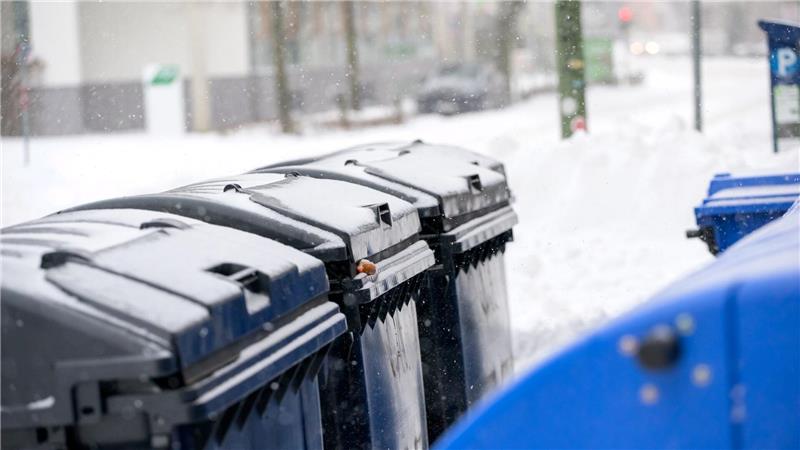 In manchen Kommunen kann der Müll nicht abgeholt werden. (Archivbild)