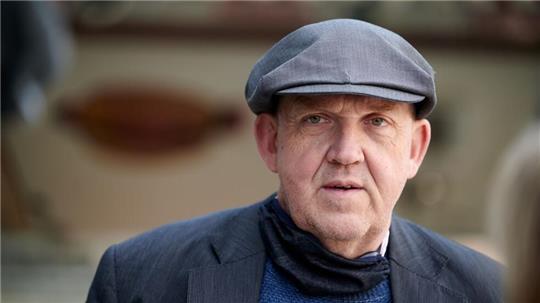 In mehr als 90 „Tatort“-Filmen haben sich Kommissar Schenk und sein Kollege Max Ballauf (Klaus J. Behrendt) seit Ende der 1990er Jahre mit Mordfällen und Kriminalität befasst. 