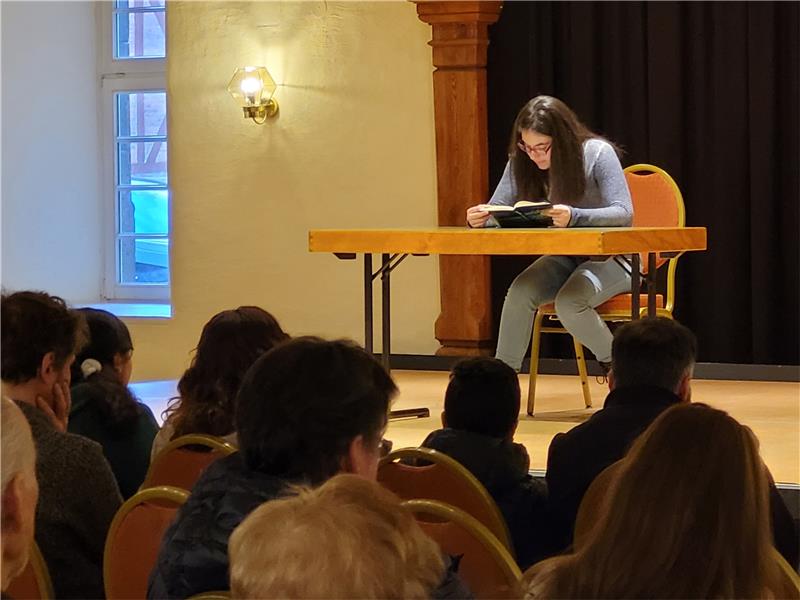 Lotta Hesse ist die beste Vorleserin des Landkreises Goslar In mehreren Durchgängen lesen die Schülerinnen und Schüler im Schloss ihnen bekannte und unbekannte Texte vor.