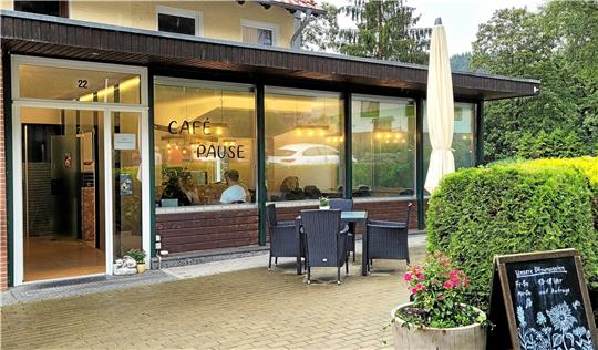 In ruhiger Lage bietet das „Café Pause“ auch einen Außenbereich. Fotos: Dell’Aquila