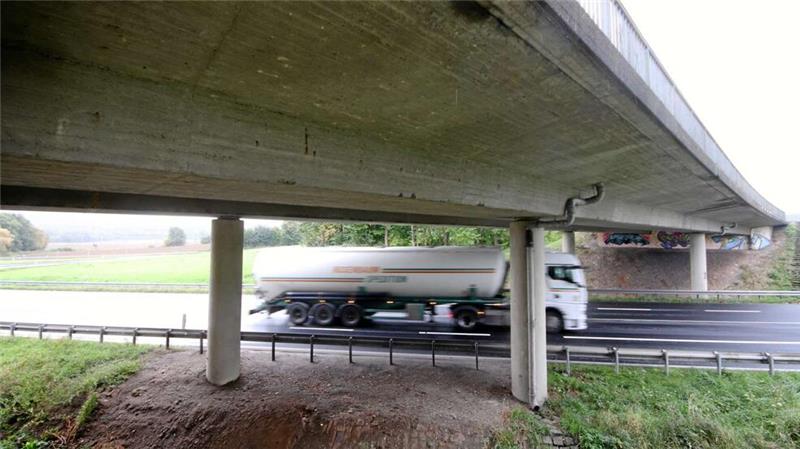 Auch im Landkreis Goslar müssen einige Brücken saniert werden In schlechtem Zustand: Die Brücke bei Hahausen im Verlauf der 248, die über die B 82 führt, gehört zu den Bauwerken im Landkreis Goslar, die ersetzt werden sollen. Für den geplanten Neubau wird derzeit ein behördliches Planfeststellungsverfahren vorbereitet.
