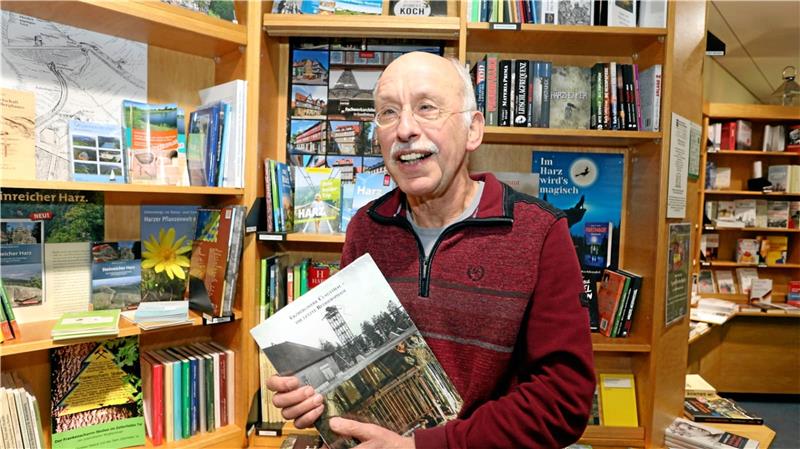 In seiner Buchhandlung hat sich Stefan Grosse vor allem auf Harzliteratur spezialisiert. Thalia wird ab März 2024 die Buchhandlung übernehmen. Foto: Neuendorf