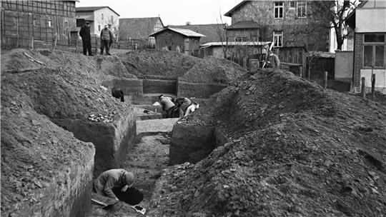 In und um Gielde erfolgen in den 1950er und 60er Jahren mehrere archäologische Grabungen. Sie sind im Nordharzvorland nach wie vor flächenmäßig die größten Forschungsgrabungen zu den Jahrhunderten nach Christus.